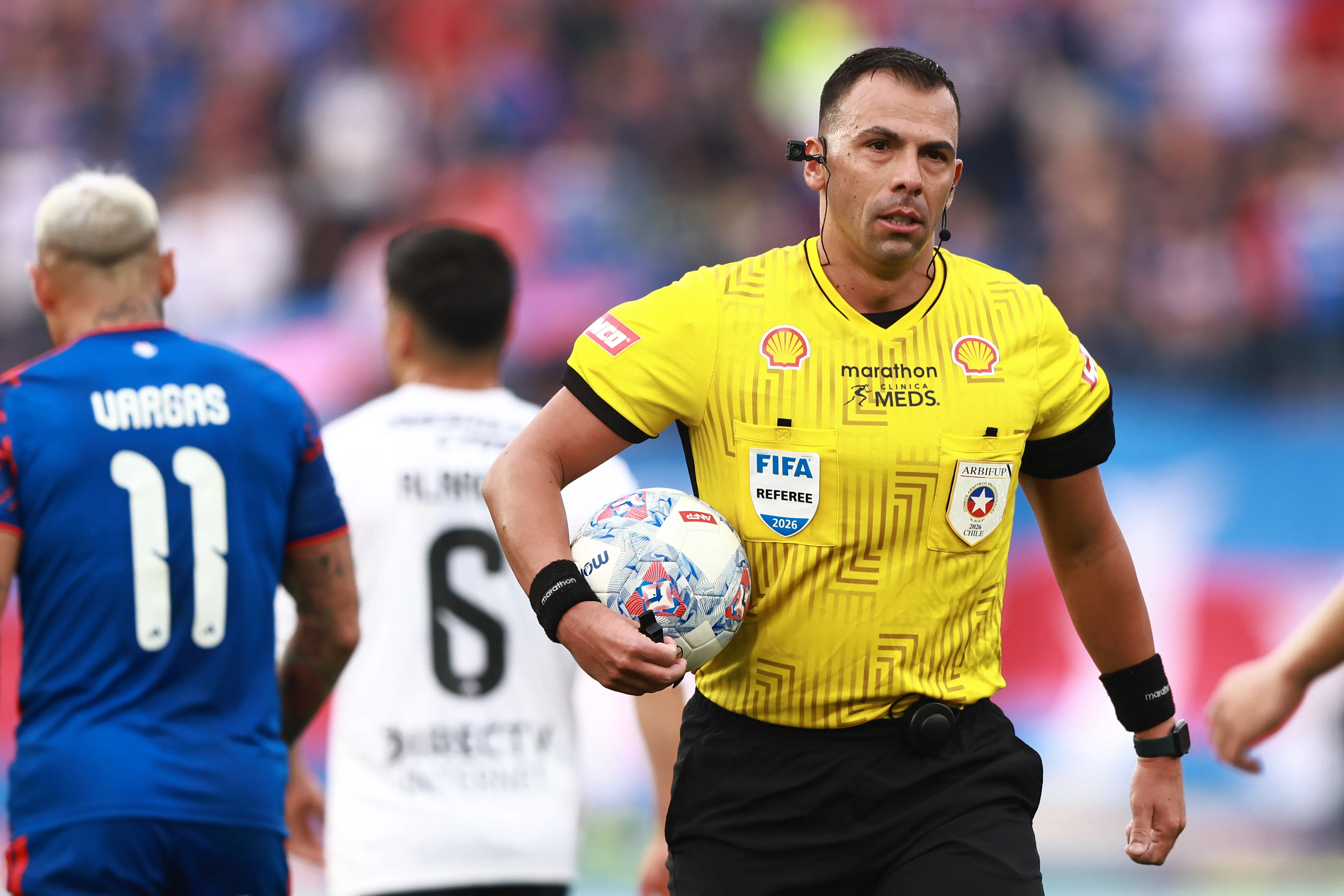 Juan Lara denuncia a Javier Méndez tras el Superclásico.Imagen: Felipe Zanca/Photosport