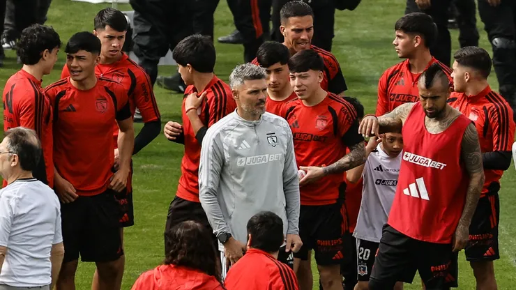 Tras ganar el Superclásico: Colo Colo comenzará a resolver la renovación de Fernando Ortiz