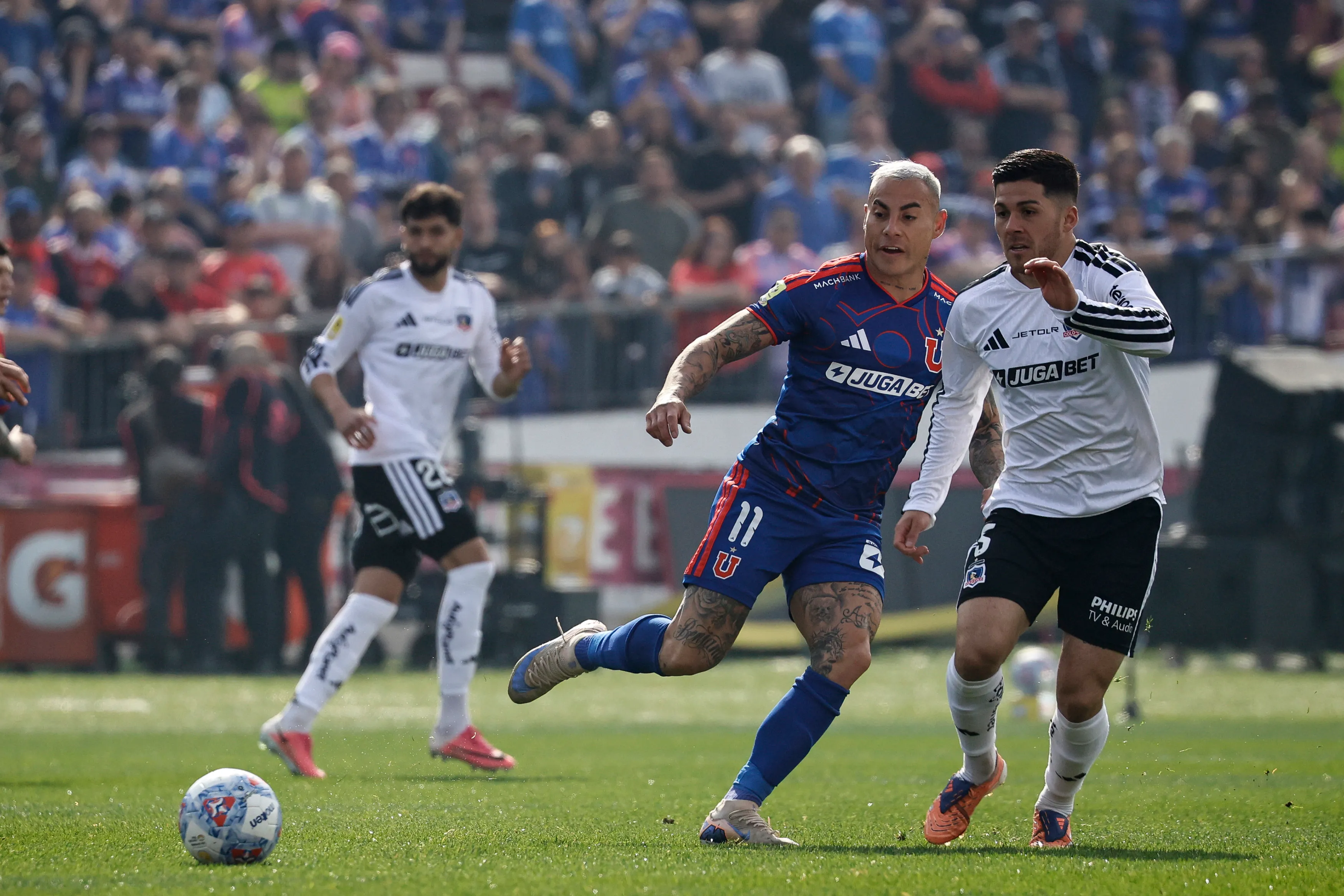 Arturo Vidal se deshace en elogios hacia Víctor Felipe Méndez por su partidazo en el Superclásico.