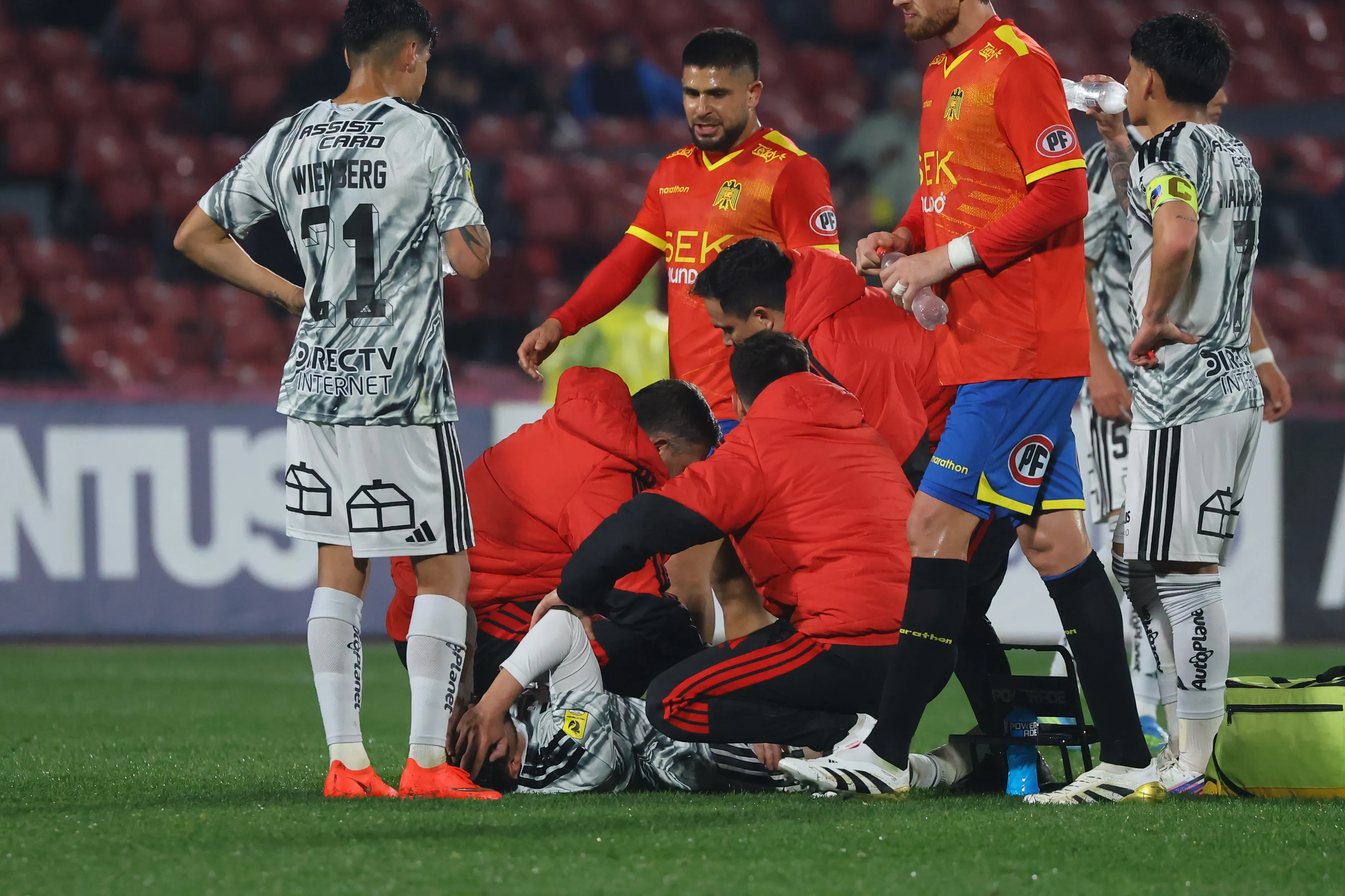 Maximiliano Romero se mostró muy afectado por su lesión | Foto: Photosport