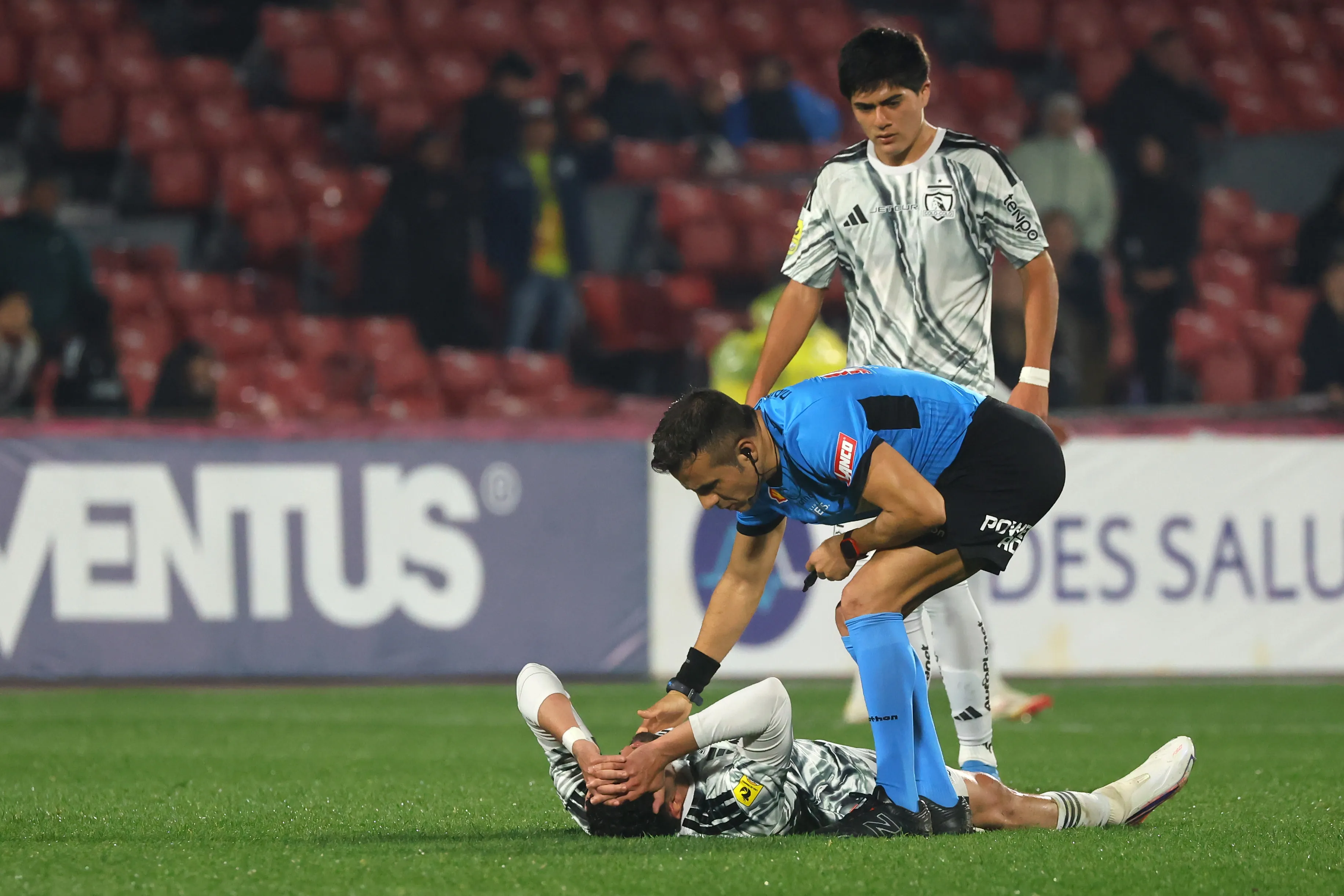 El momento en el cual se encendieron las alarmas en Colo Colo.Imagen: Jonnathan Oyarzun/Photosport