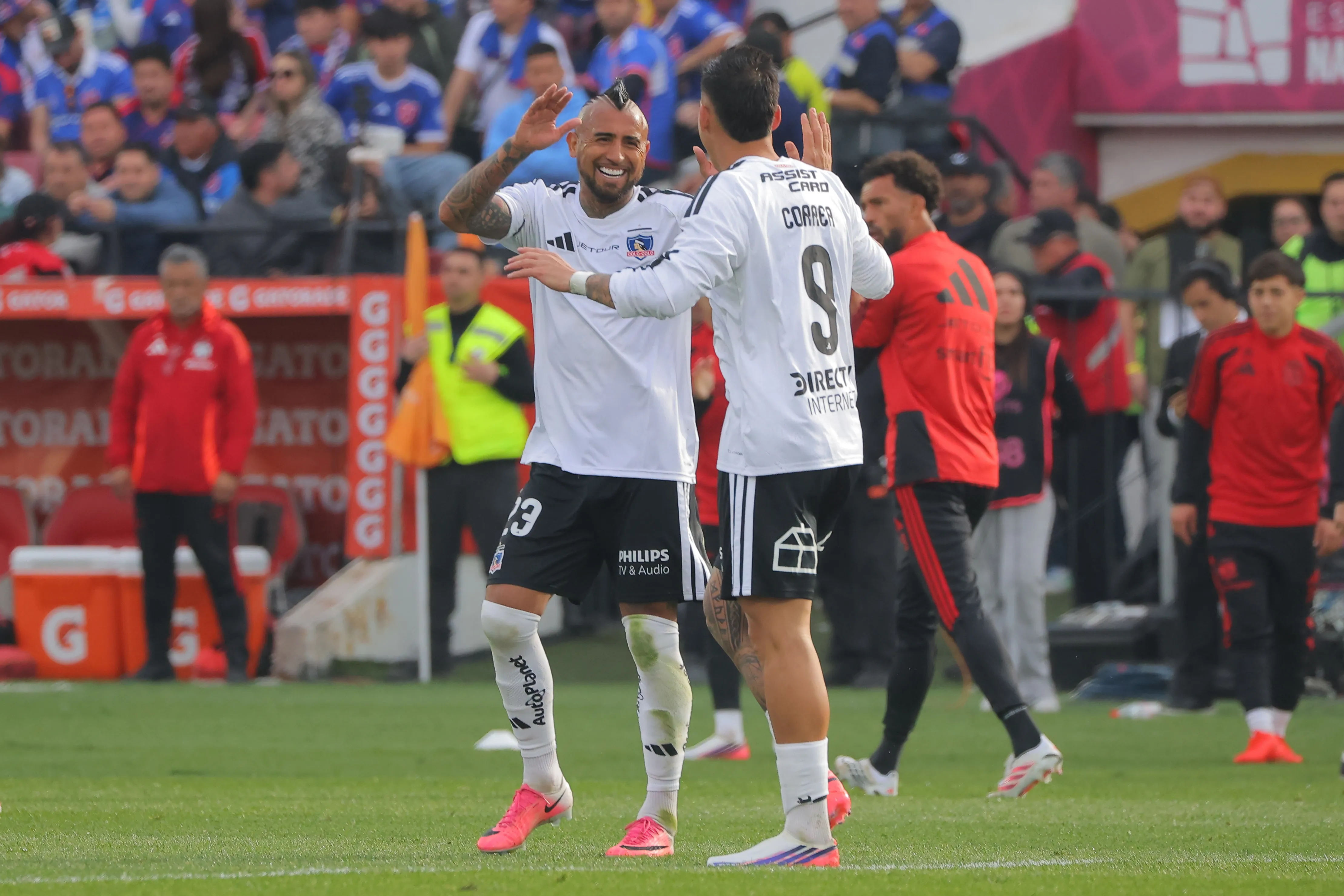 Arturo Vidal y Javier Correa realizaron una notable transmisión en Youtube. 

