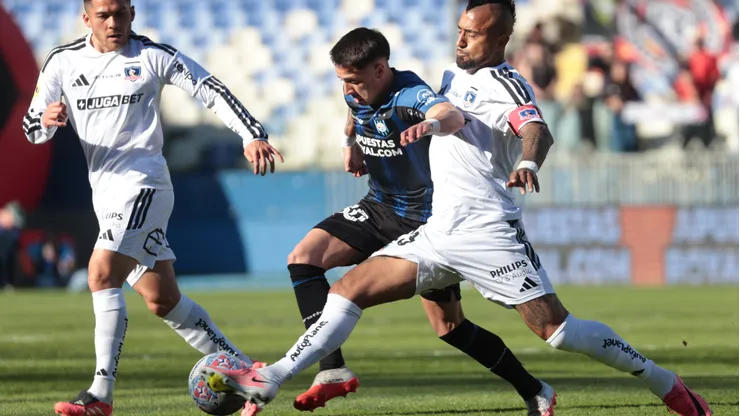Futbol, Huachipato vs Colo Colo Vigesimosegunda fecha, campeonato Nacional 2026. El jugador de Colo Colo Arturo Vidal, derecha, juega el balon contra Huachipato durante el partido de primera division disputado en el estadio Ester Roa de Concepcion, Chile. 06/09/2026 Eduardo Fortes/Photosport Football, Huachipato vs Colo Colo 22th date, 2026 National Championship. Colo Colo Arturo Vidal player, right, play the ball against Huachipato during the first division match played at the Ester Roa stadium in Concepcion, Chile. 06/09/2026 Eduardo Fortes/Photosport