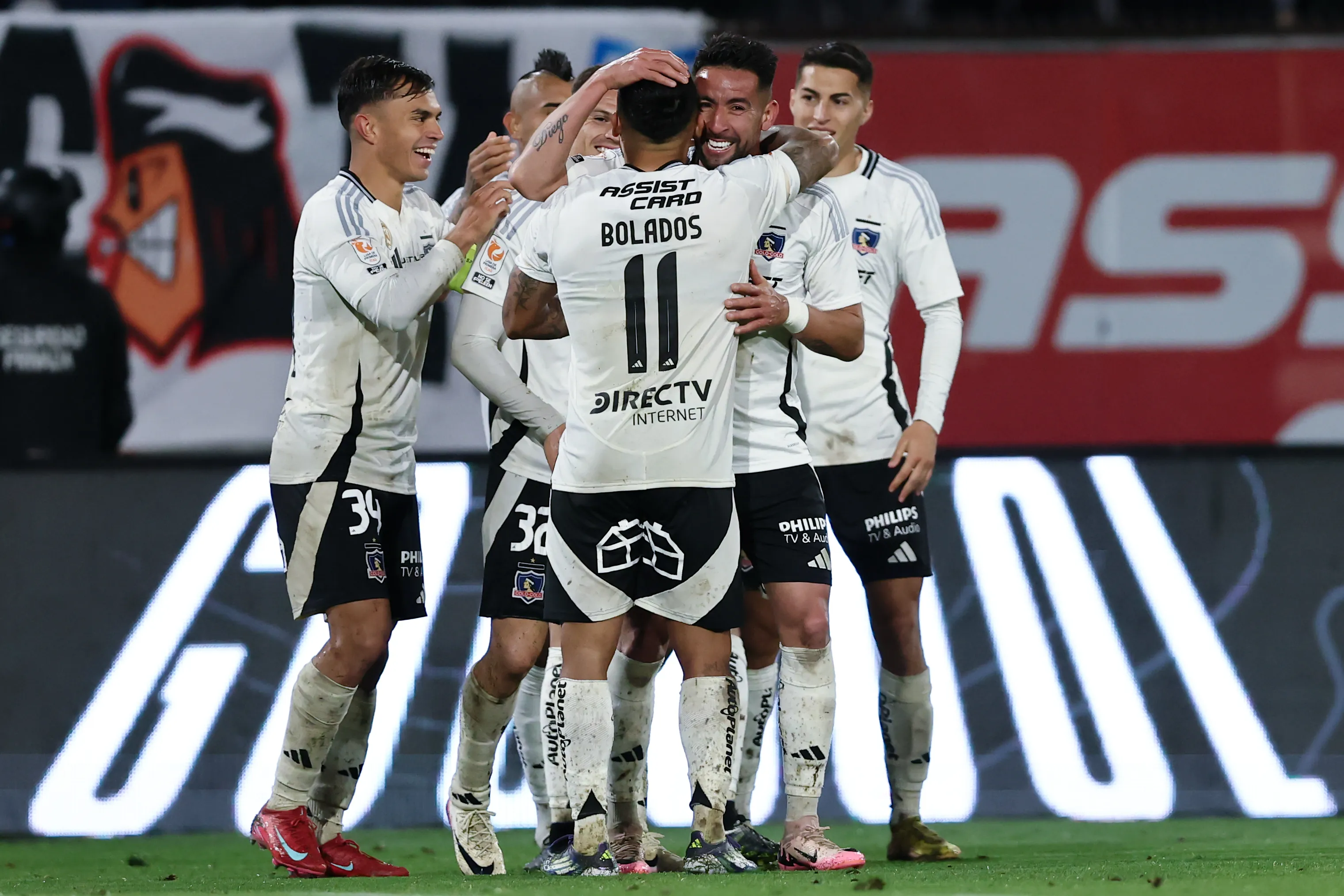 Mauricio Isla anunció su retiro del fútbol y le dejó un mensaje a Colo Colo.Imagen: Javier Torres/Photosport