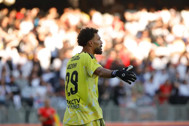 La lapidaria opinión de Claudio Bravo por el nivel de Vozinha en Colo Colo. 