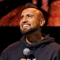 Vidal se emociona hasta las lágrimas por el cariño de los hinchas y conmueve a todos
