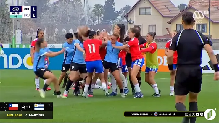 El insólito final de Chile femenino vs Uruguay: gol agónico y pelea entre jugadoras.