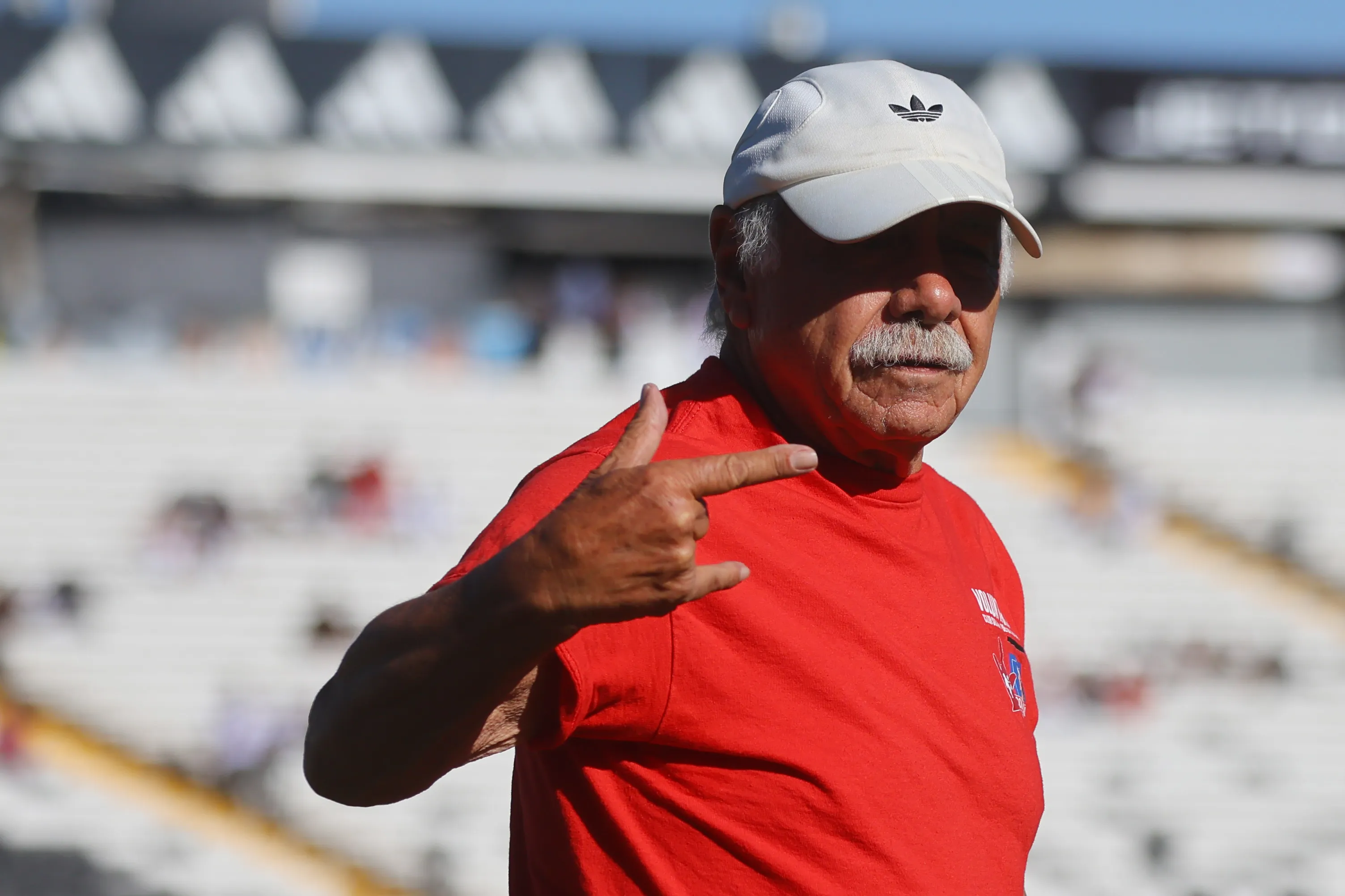 Carlos Caszely habló sobre el premio que recibió Colo Colo Femenino | Foto: Photosport