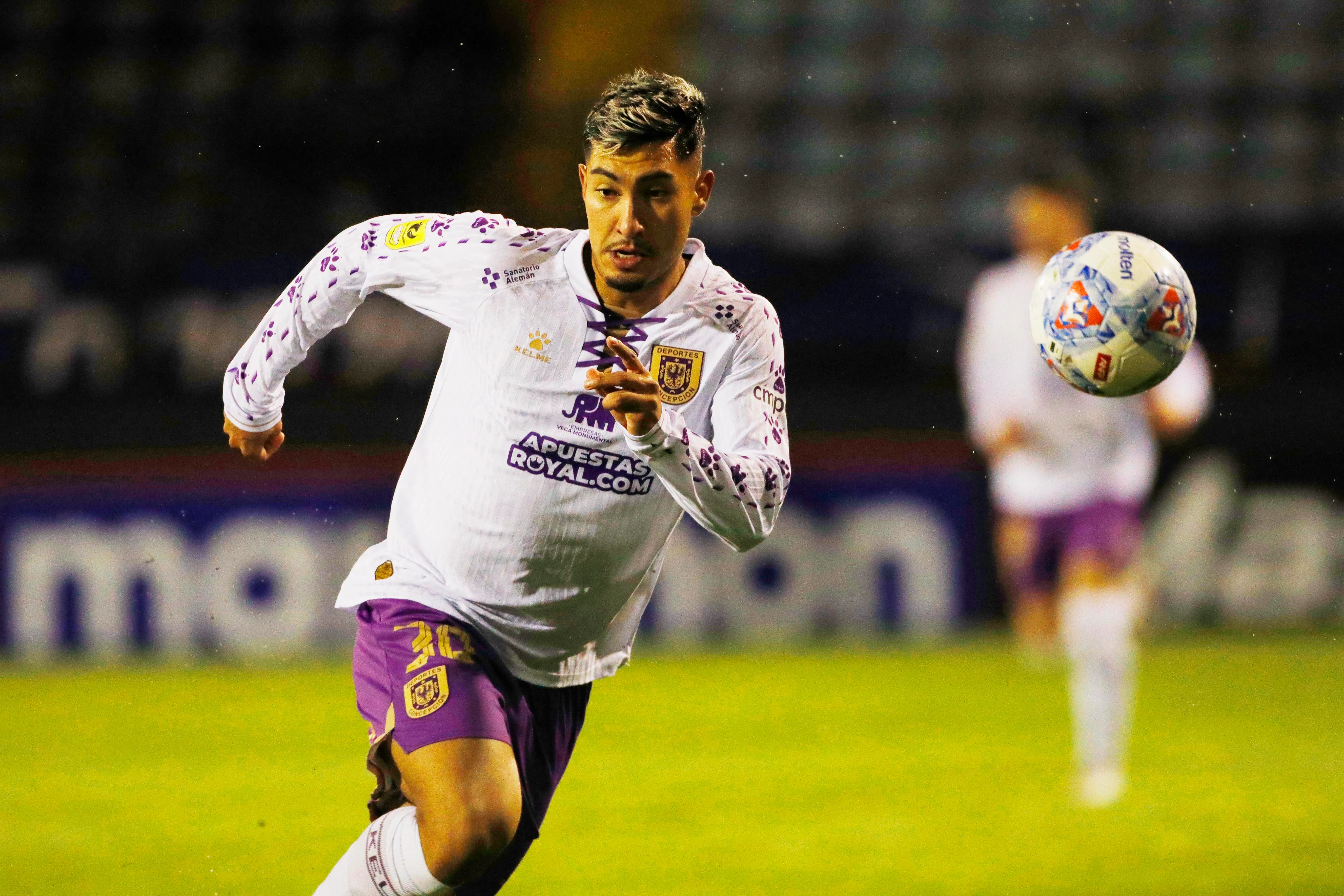 Ethan Espinoza volverá a los pastos de Macul. Imagen: Photosport