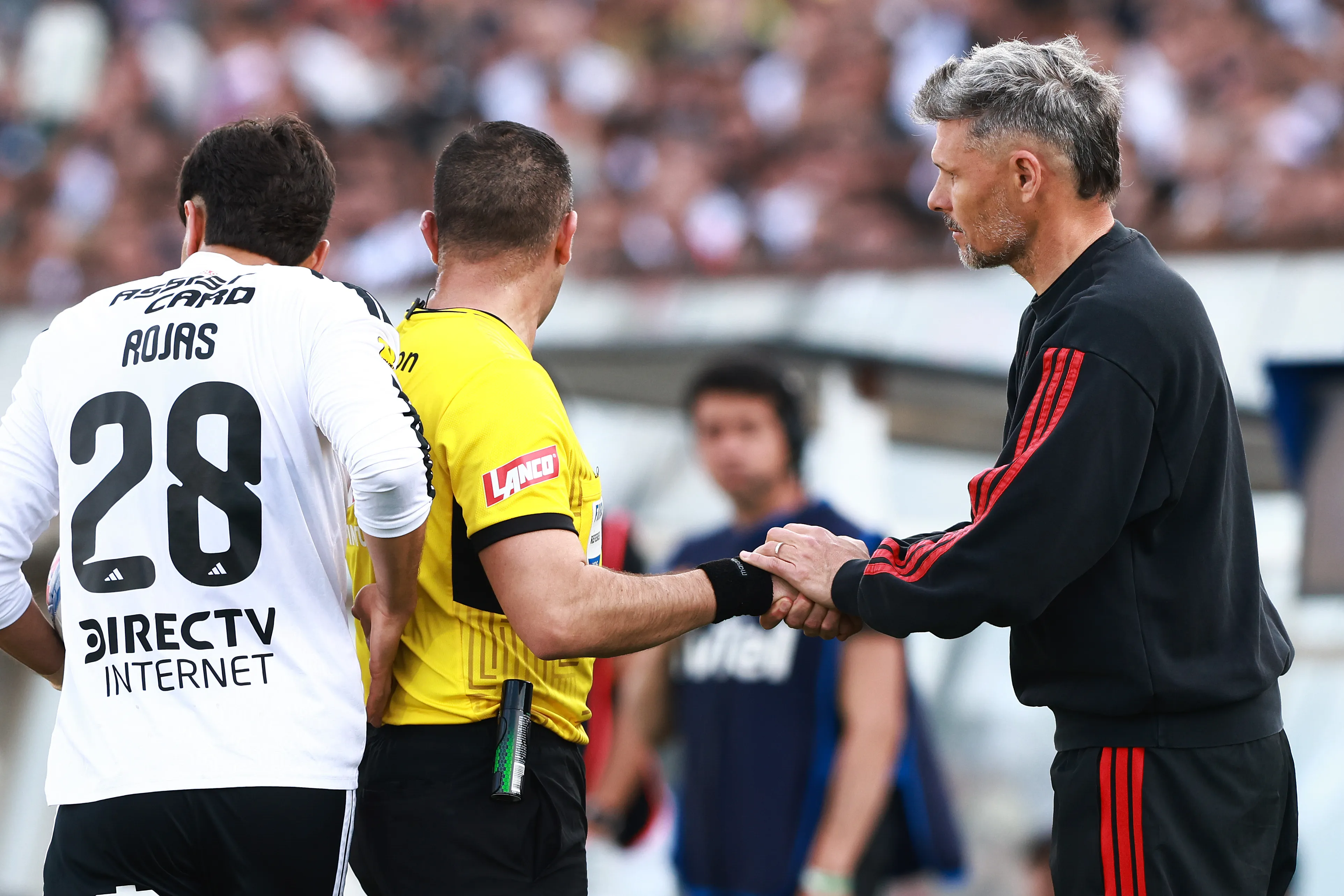 Flores cometió un error gigante en el empate del Cacique. Imagen: Felipe Zanca/Photosport