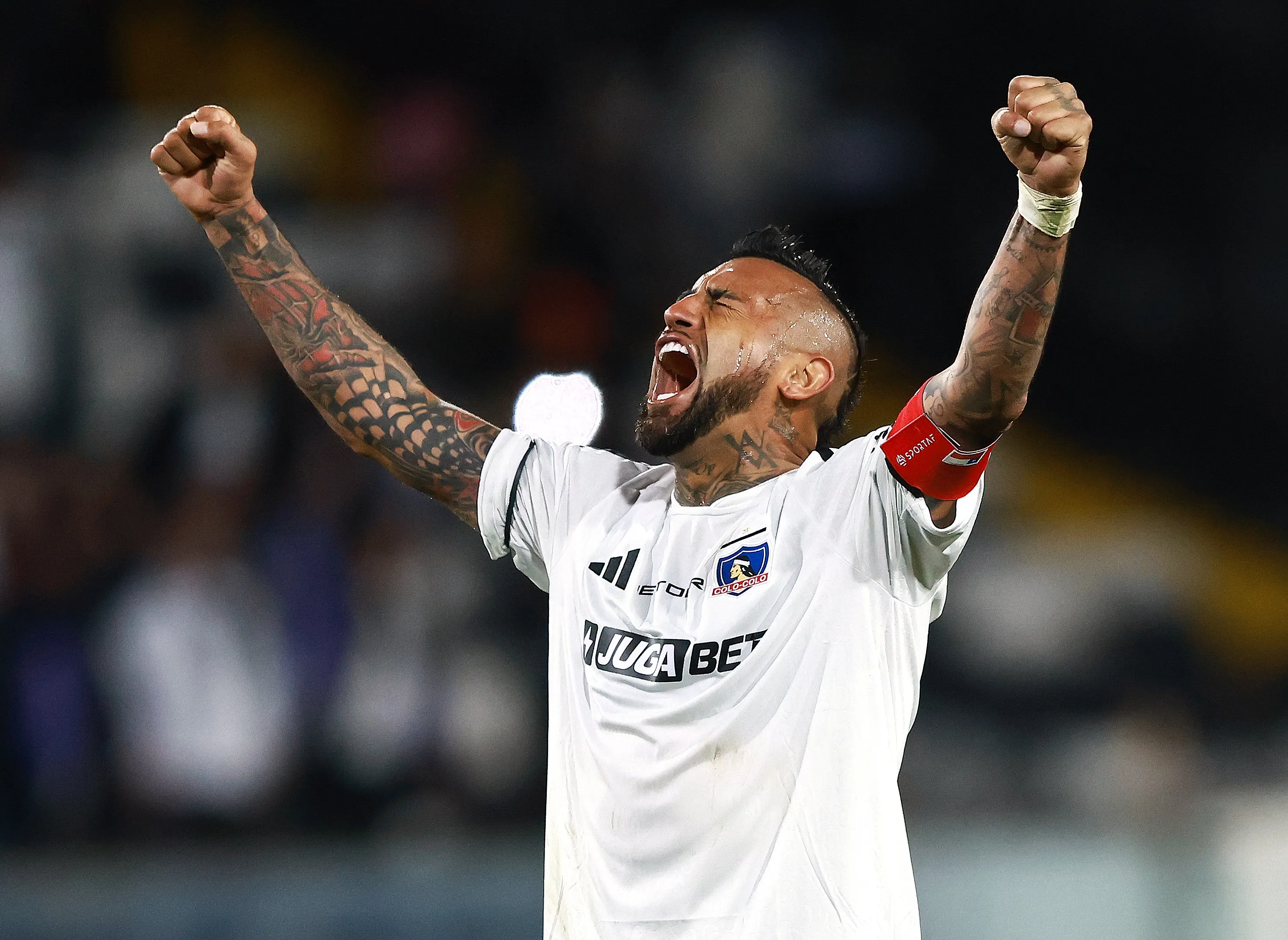 El consejo de Carlos Caszely a Arturo Vidal por su renovación en Colo Colo.