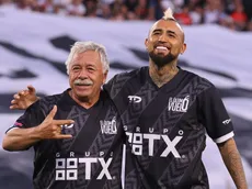 El consejo de Carlos Caszely a Arturo Vidal por su renovación en Colo Colo