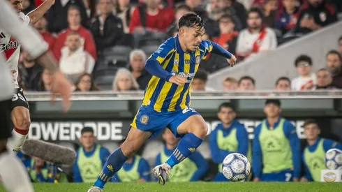 Ex Colo Colo: Vicho Pizarro suma asistencia en Rosario Central ante Argentinos Juniors de Cortés