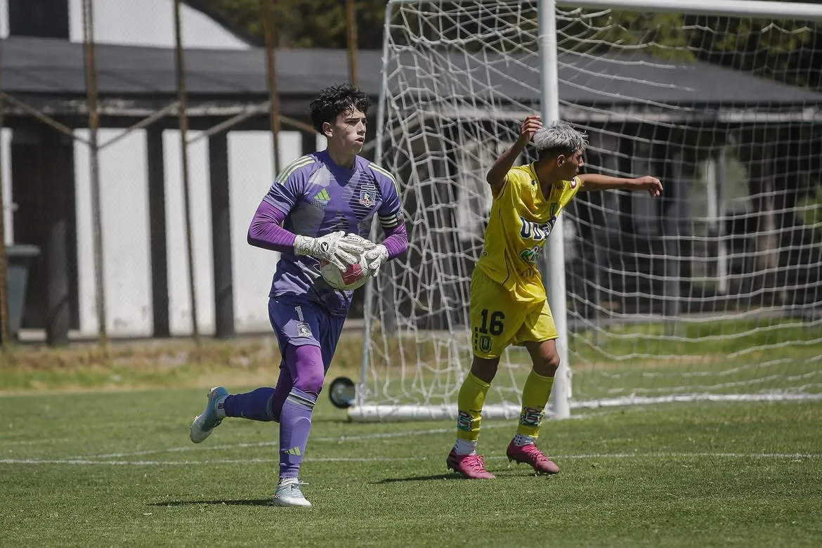 Santiago Tapia, arquero juvenil de Colo Colo. (Foto: Instagram)