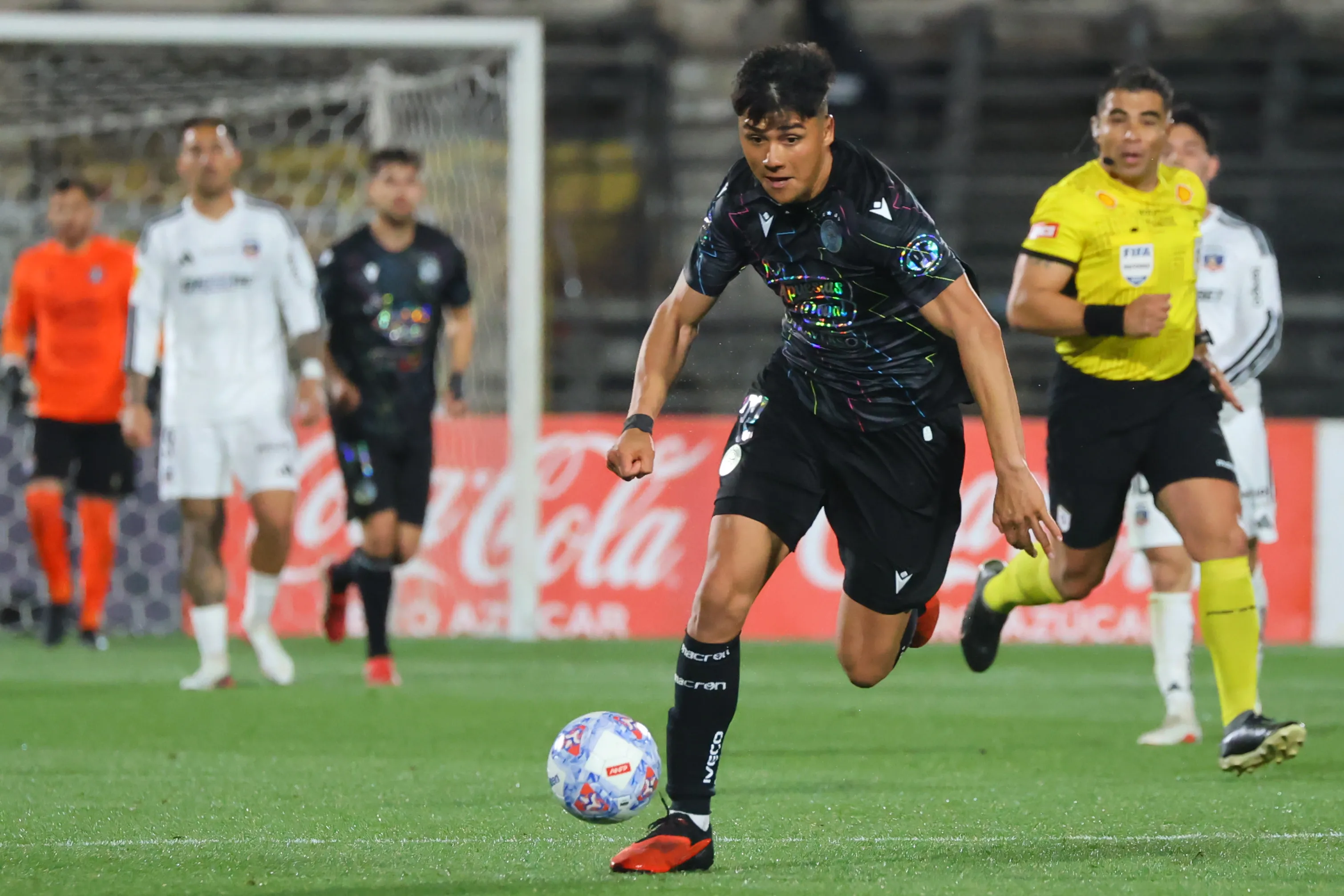 Damián Pizarro tuvo un discreto rendimiento ante Colo Colo en el Nacional | Foto: Photosport