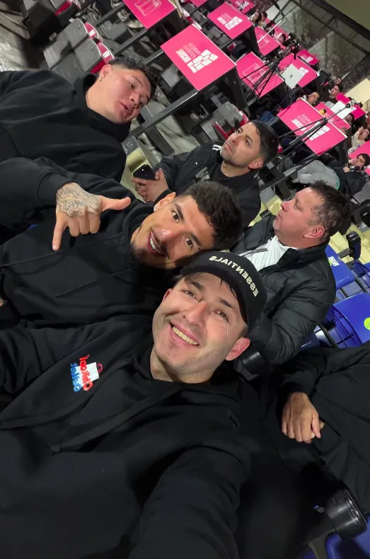 Alan Saldivia en el Nacional viendo a Colo Colo. | Imagen: Esteban Silva.
