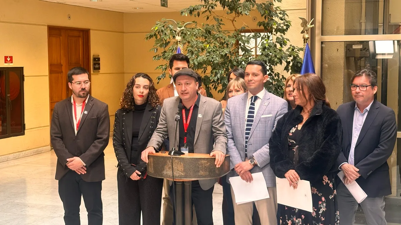 CSD Colo Colo presenta proyecto para entregar nacionalidad por gracia a Mirko Jozic.