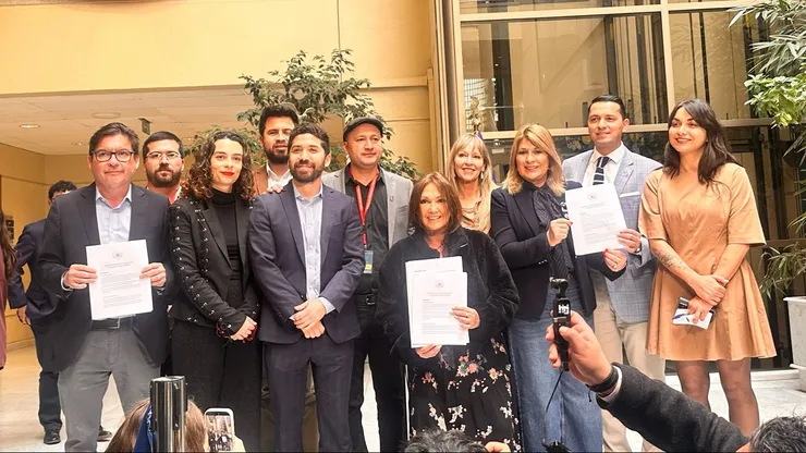 CSD Colo Colo presenta proyecto de ley para entregar nacionalidad por gracia a Mirko Jozic.