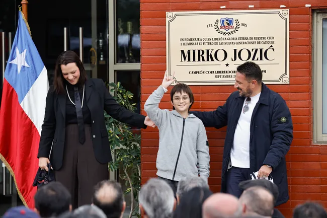 Lana Tonci junto a Ivano y su marido Tonci Pirija, todos, familiares de Mirko Jozic.