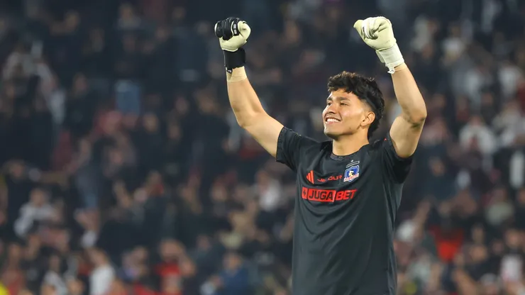 Eduardo Villanueva celebra su gran actuación en Colo Colo tras avanzar en Copa Chile