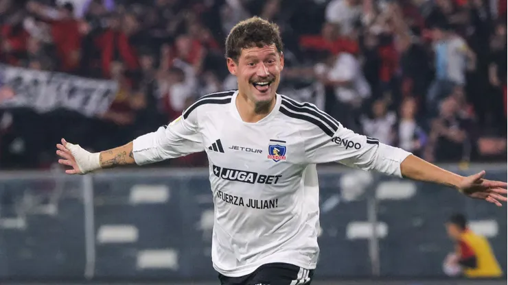 Futbol, Colo Colo vs Nublense Fecha 12, Liga de primera 2026. El jugador de Colo Colo Joaquín Sosa, izquierda derecha centro, celebra tras marcar su gol contra Nublense durante el partido de la Liga de primera realizado en el estadio Monumental en Santiago, Chile. 17/05/2026 Luis Quinteros/Photosport Football, Colo Colo vs Nublense 12th turn, 2026 First division league. Colo Colo’s player Joaquín Sosa, left right center, celebrates after scoring his goal against Nublense during a first division match at Monumental stadium in Santiago, Chile 17/05/2026 Luis Quinteros/Photosport