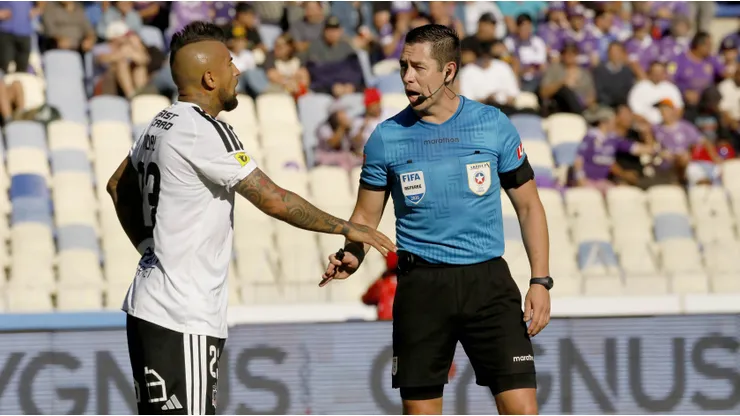 El árbitro que dirigirá a Colo Colo y Puerto Montt y su registro con el Cacique.