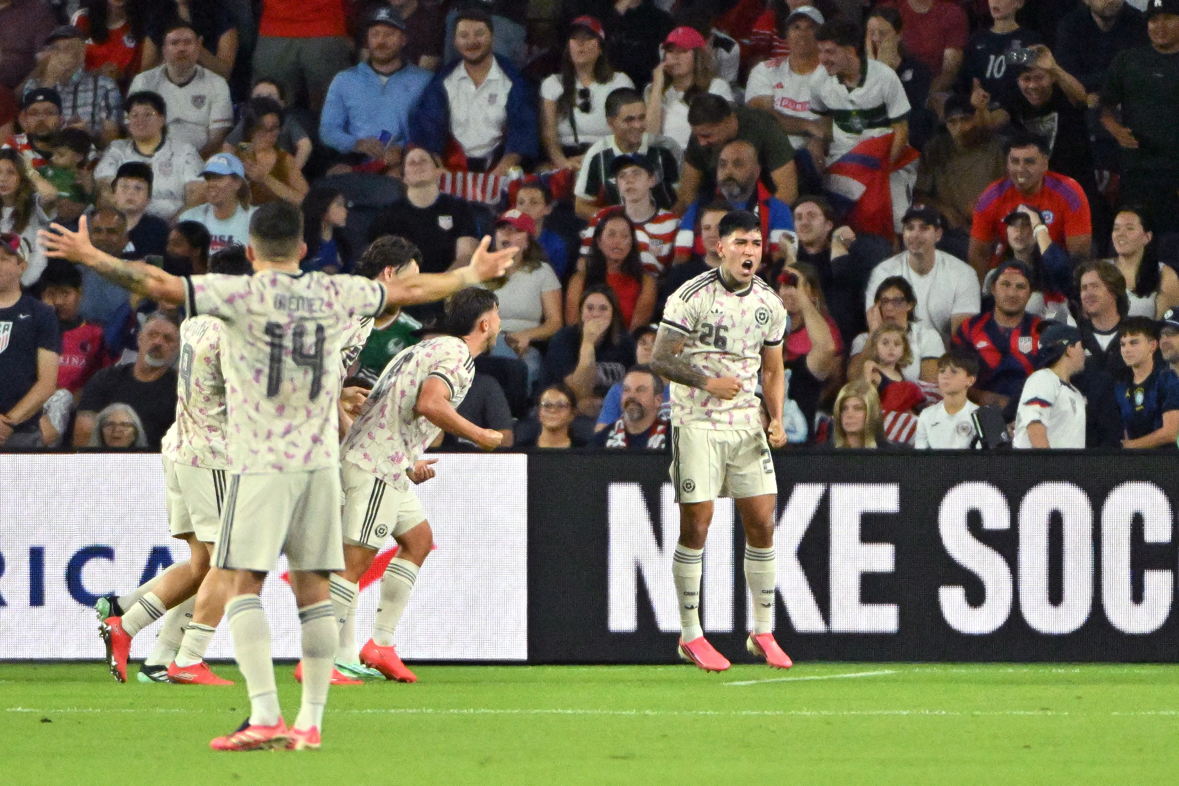 El mensaje de Arturo Vidal a Diego Ulloa por su primer gol en la selección chilena.