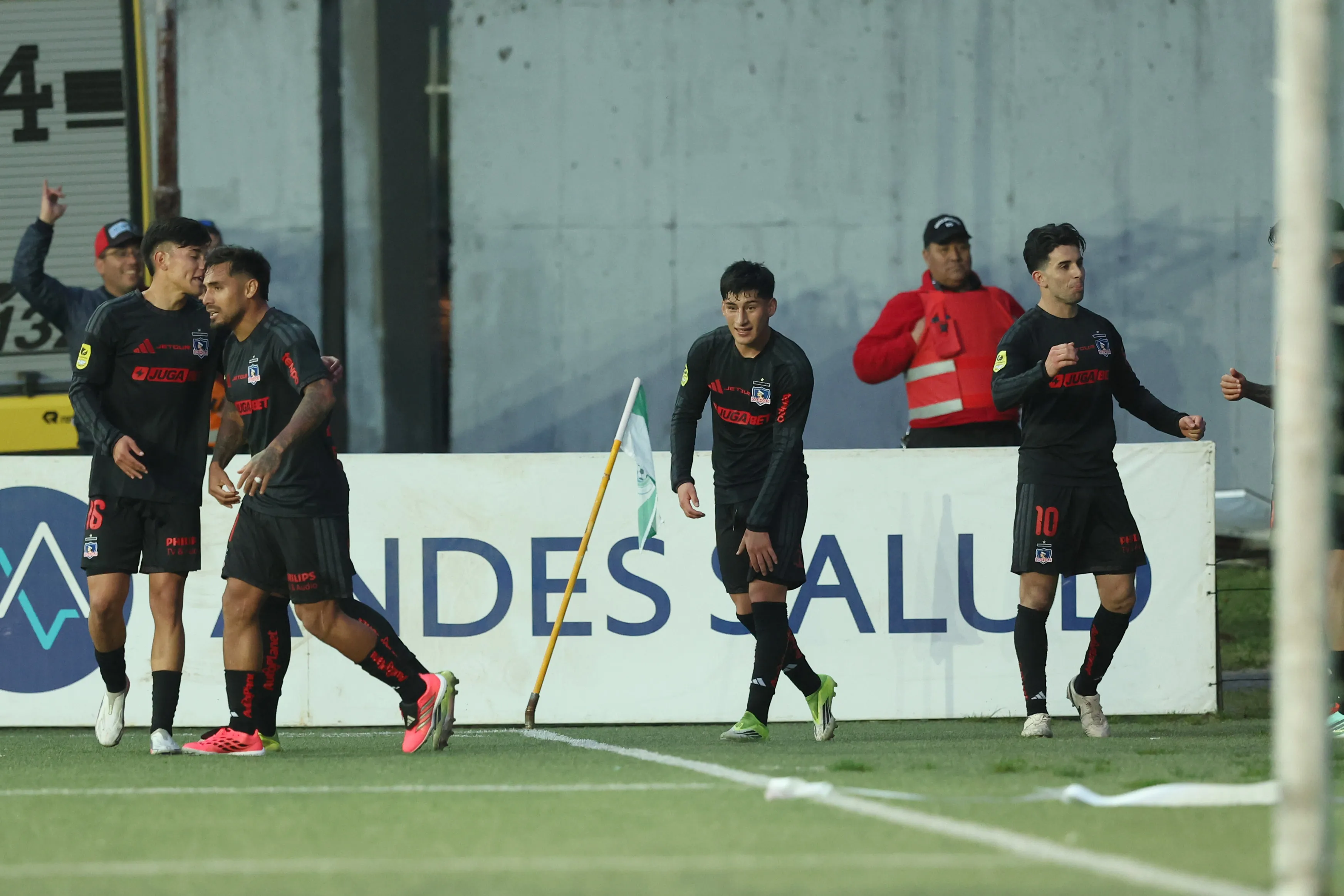 Colo Colo no se cansó de luchar y consiguió un triunfazo agónico frente a Deportes Puerto Montt. 