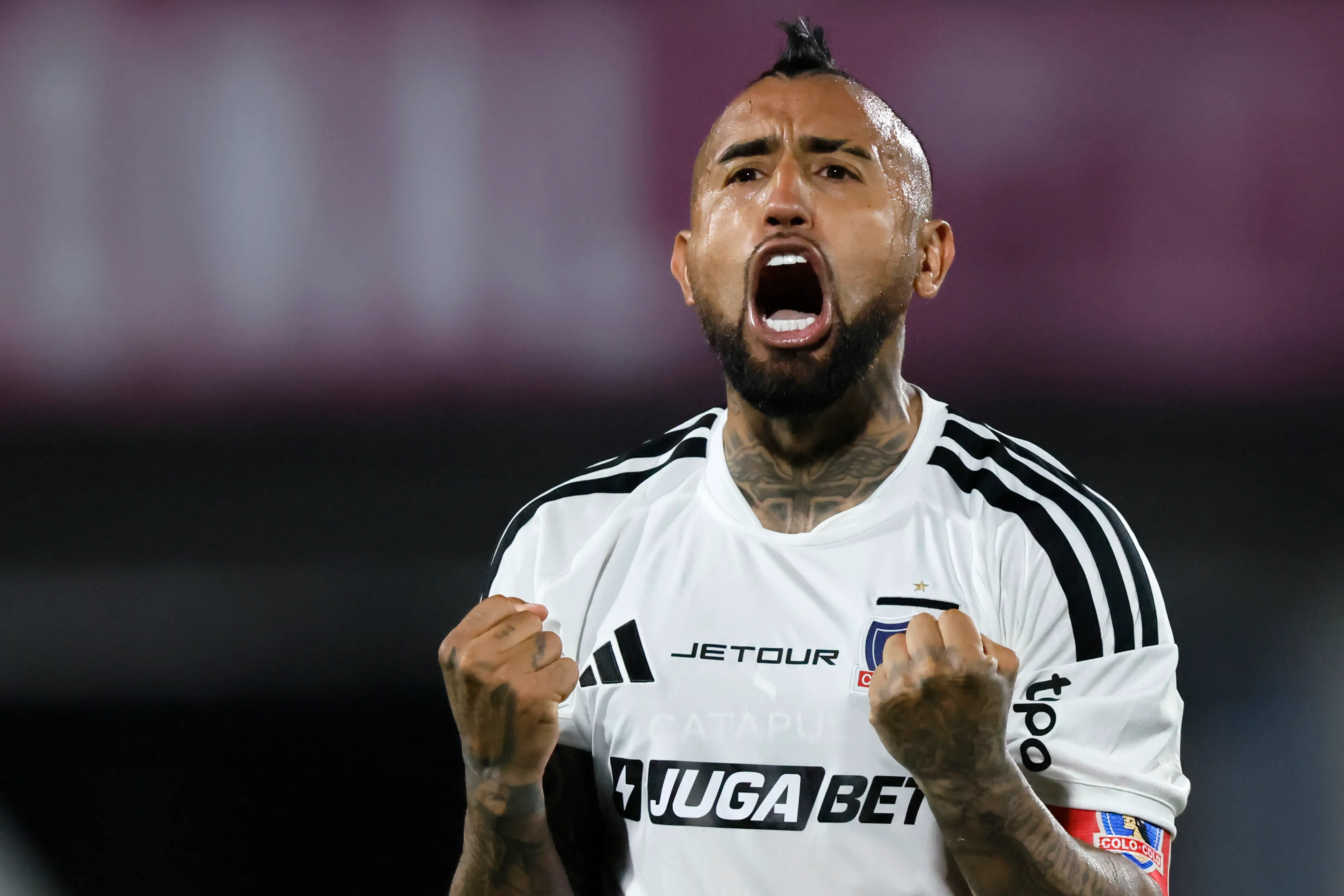 Ex DT de la U se rinde ante Arturo Vidal y lo pone como ejemplo para los jóvenes.