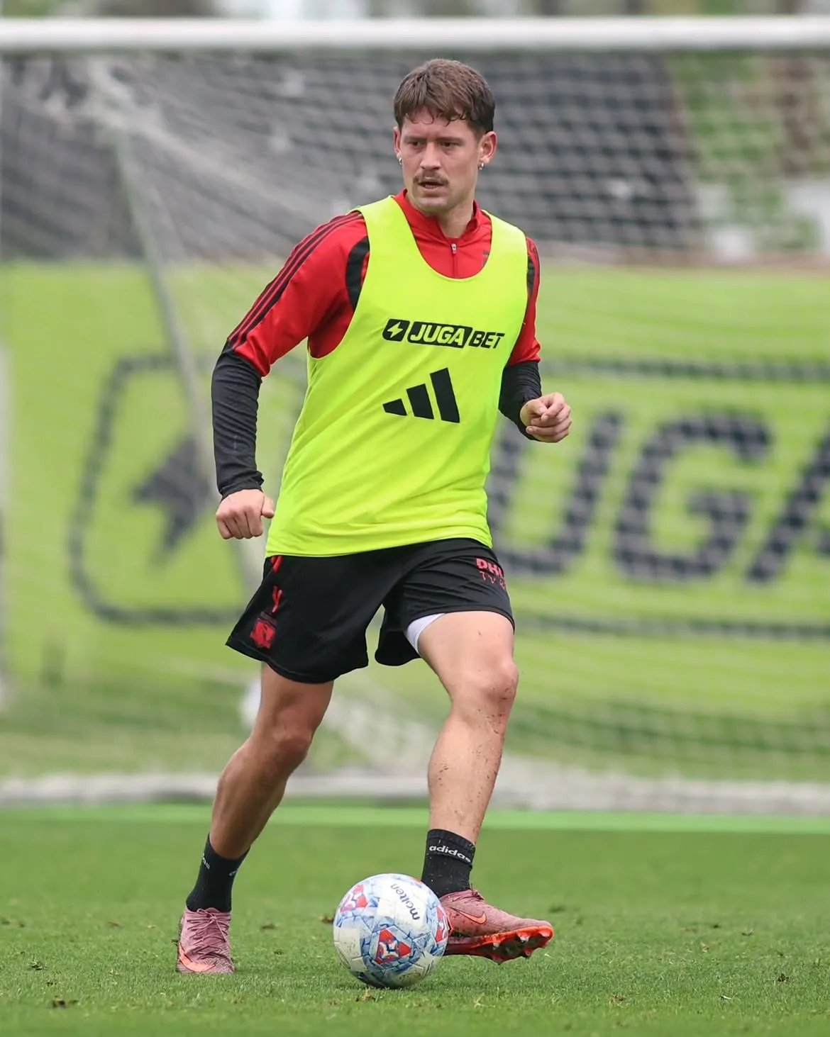 Joaquín Sosa en los entrenamientos de Colo Colo. (Foto: colocolooficial)