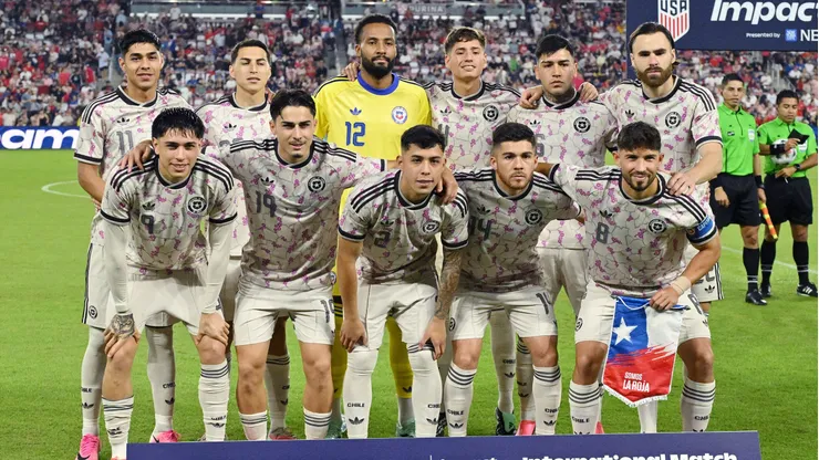 Formación confirmada de Chile frente a México.