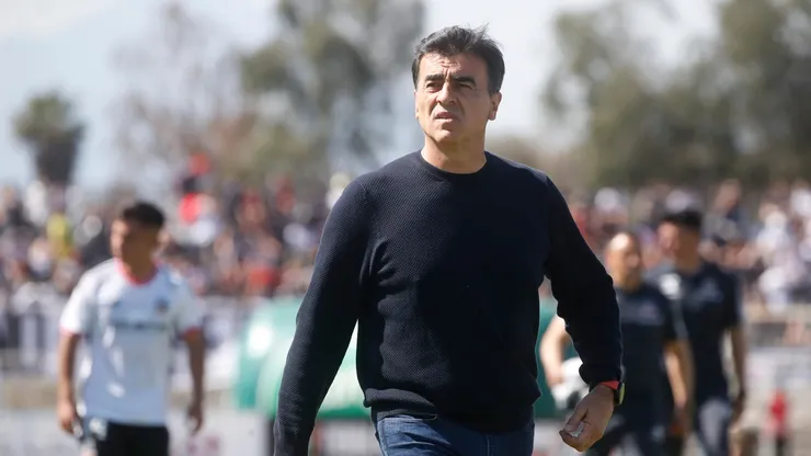 Ex Colo Colo: Gustavo Quinteros aparece como candidato para tomar la banca de La Roja