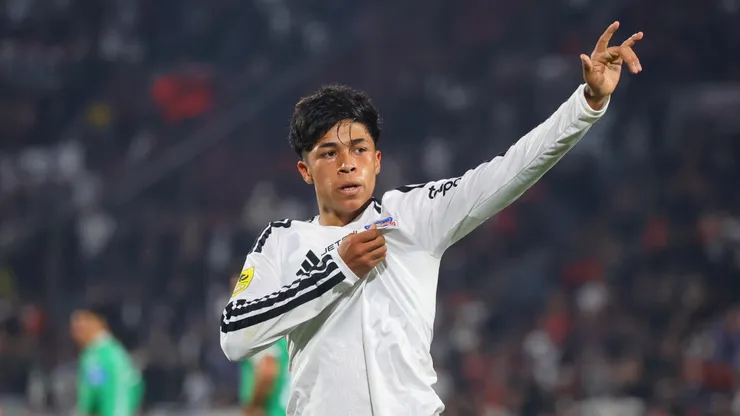 Gedeón Díaz firma contrato con Colo Colo y recibe elogios de Fernando Ortiz