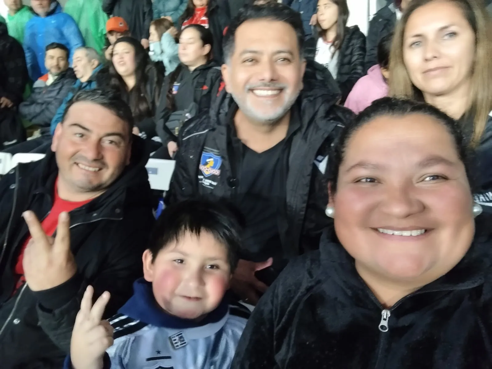 Martín y su familia vieron a Colo Colo en el partido contra Deportes Puerto Montt | Foto: Cedida a DaleAlbo