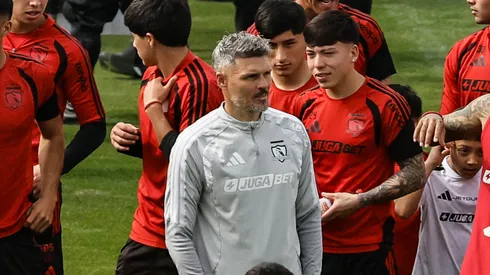 Fernando Ortiz se quedó a ver el partido de la juvenil de Colo Colo.