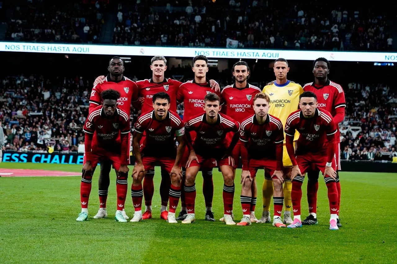 Gabriel Suazo fue capitán en la derrota del Sevilla. Imagen: X Sevilla.