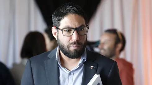 Matías Camacho queda con arresto domiciliario nocturno.