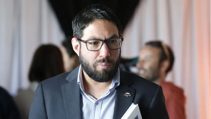 Matías Camacho queda con arresto domiciliario nocturno.