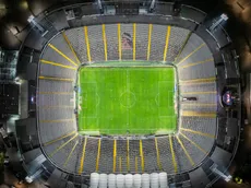 En Colo Colo trabajan duro para cuidar la cancha de la Ruca