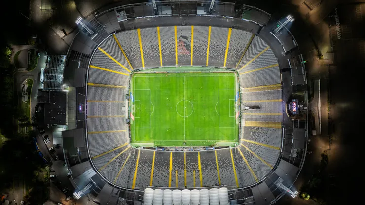 En Colo Colo cuidan la cancha del Monumental.