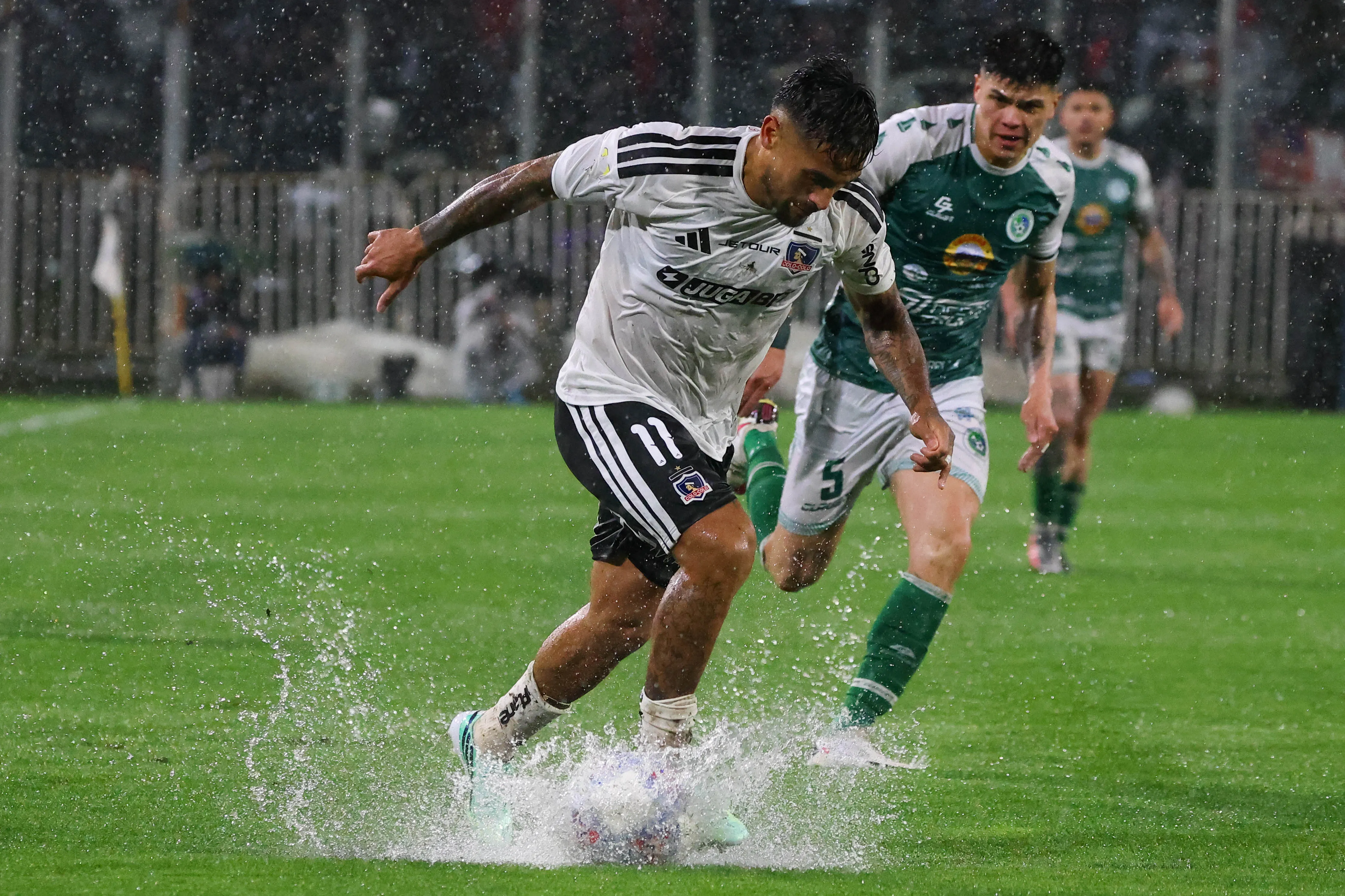 Colo Colo y Puerto Montt siguen sin completar su partido por Copa Chile.