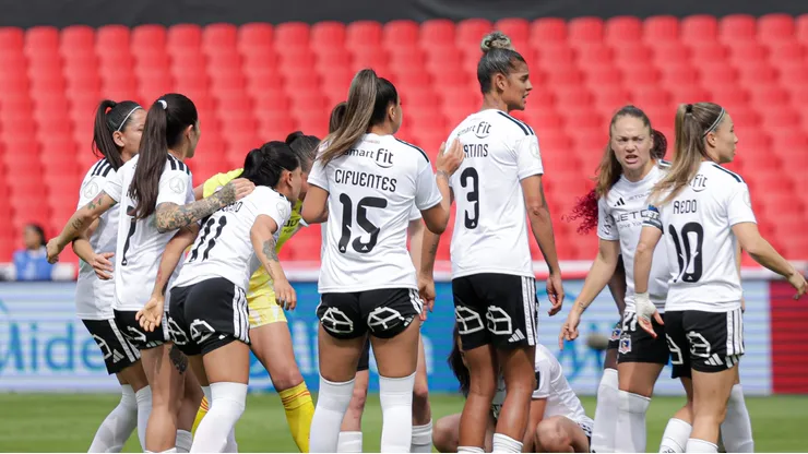 ¿A qué hora juega Colo Colo femenino vs Caracas y qué canal transmite?