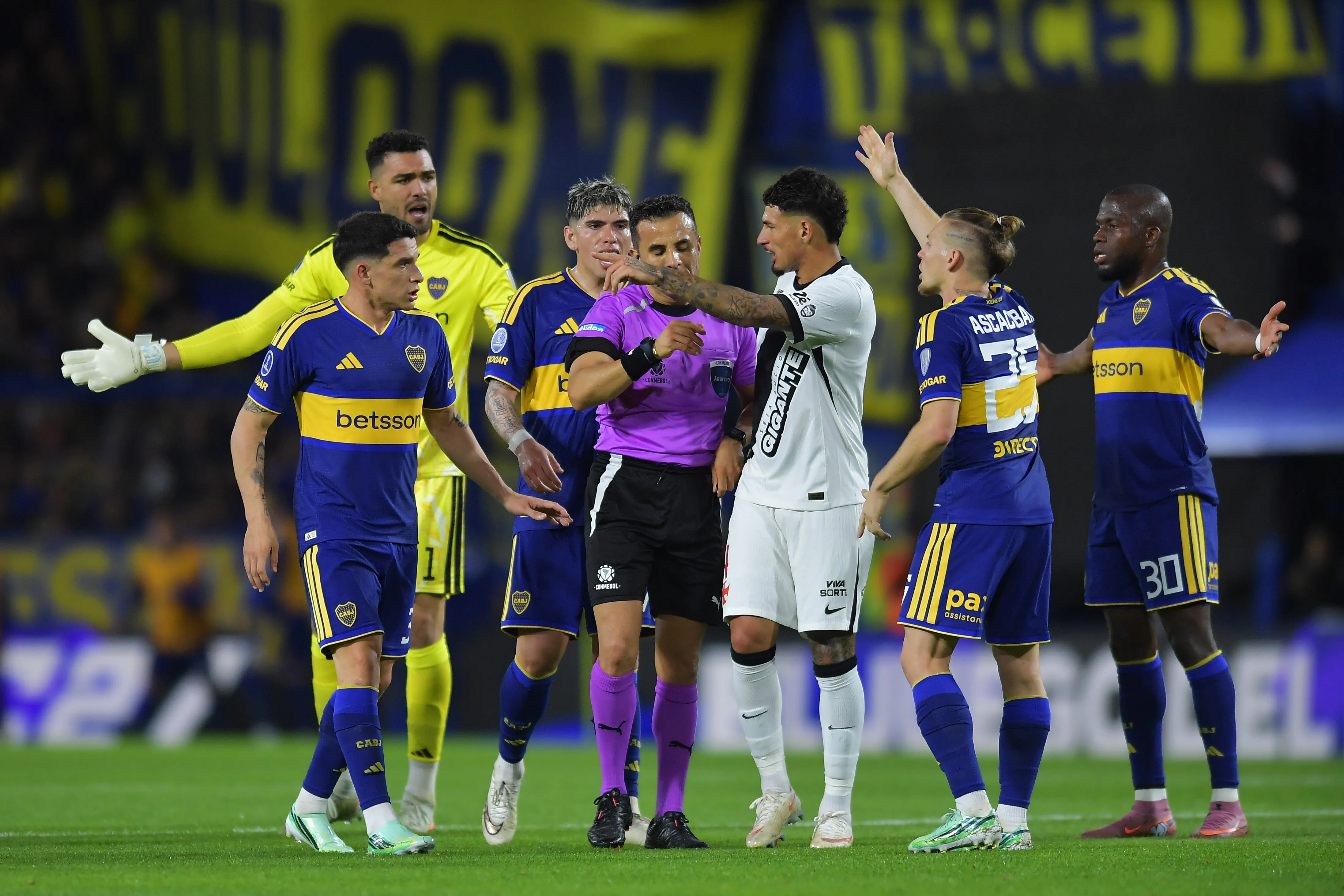 Este martes Vasco da Gama y Boca Juniors se enfrentan por la semifinal vuelta de la Sudamericana | Foto: Getty