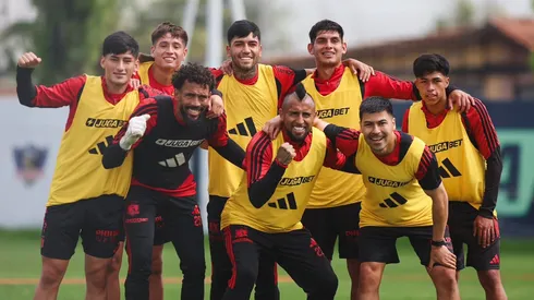 La formación que ensaya Colo Colo: Vozinha titular y Vidal en el medio.