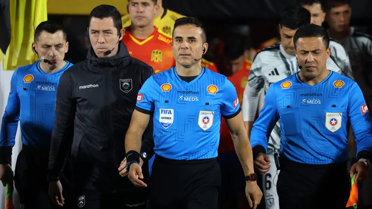 Los árbitros para el partido de Colo Colo vs Palestino por la fecha 25 de la Liga de Primera.