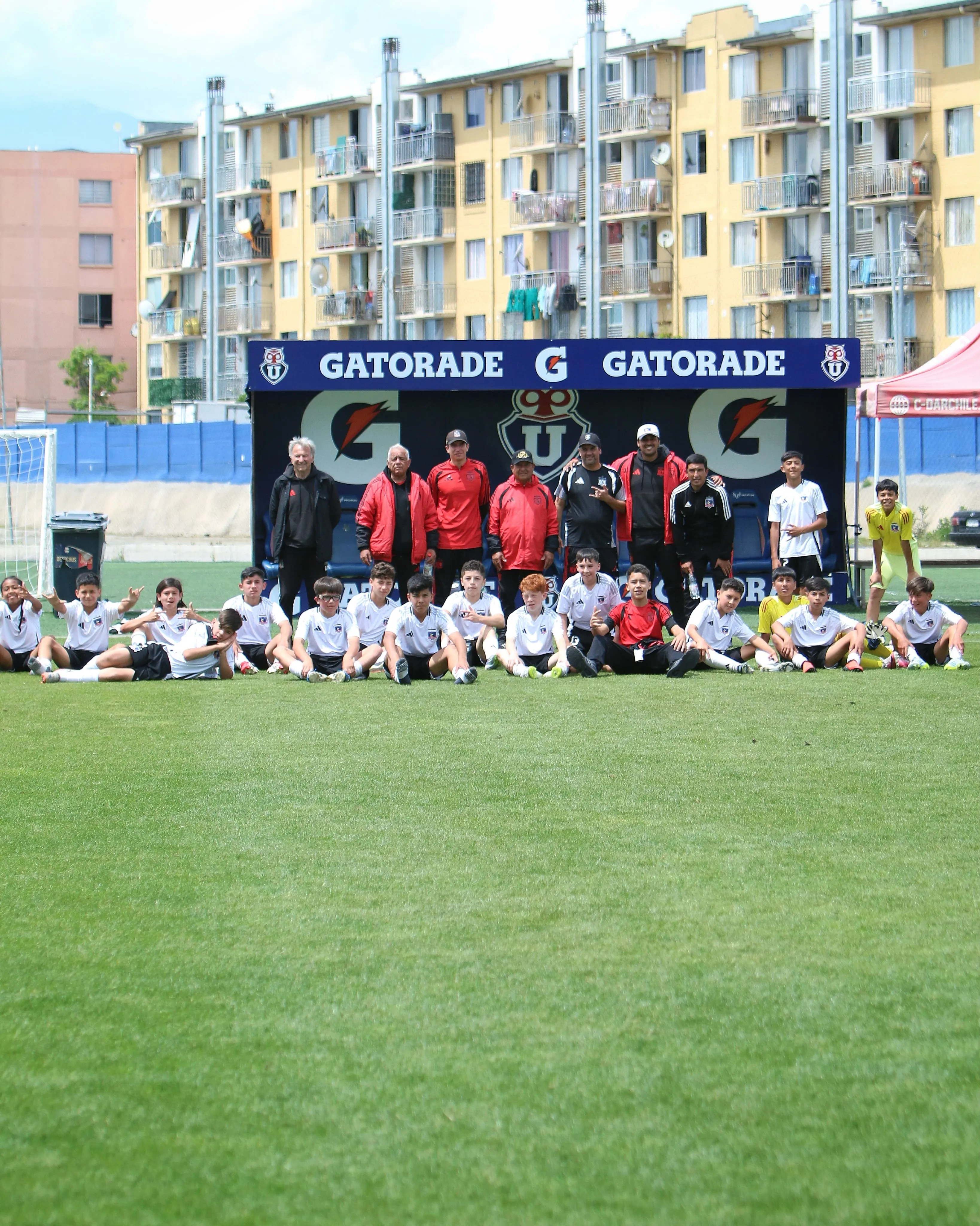 La Sub-12 celebró la goleada ante la U. (Foto: Kevin Carvajal – @keylon.ph)