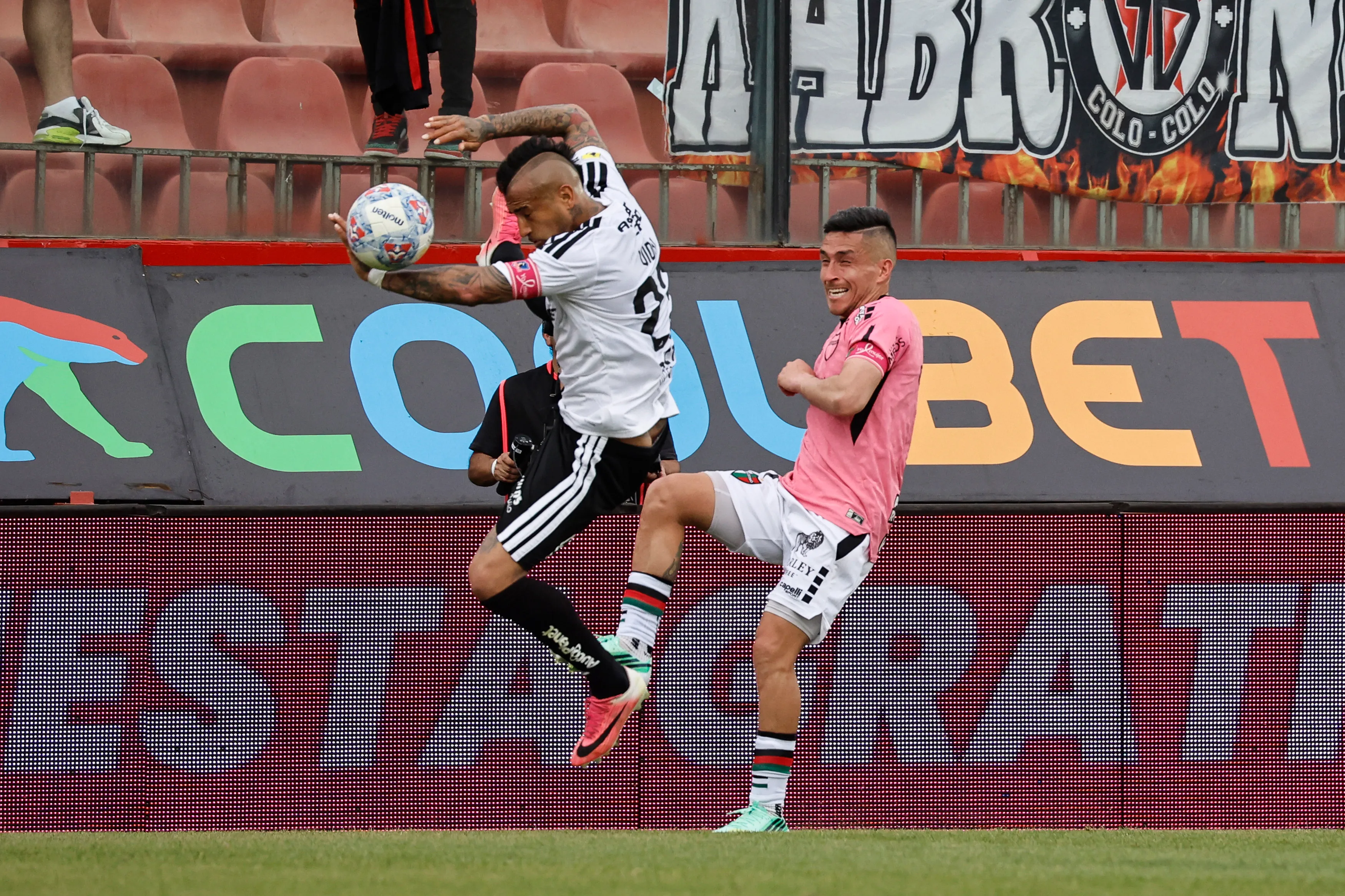 Arturo Vidal se refiere a los dichos de Fernando Ortiz por “problemas anímicos” de Colo Colo.