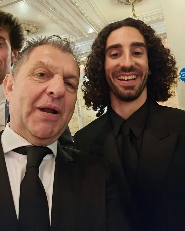 Aníbal Mosa junto a Marc Cucurella en el Balón de Oro.