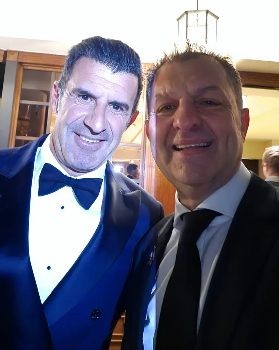 Aníbal Mosa junto a Figo.