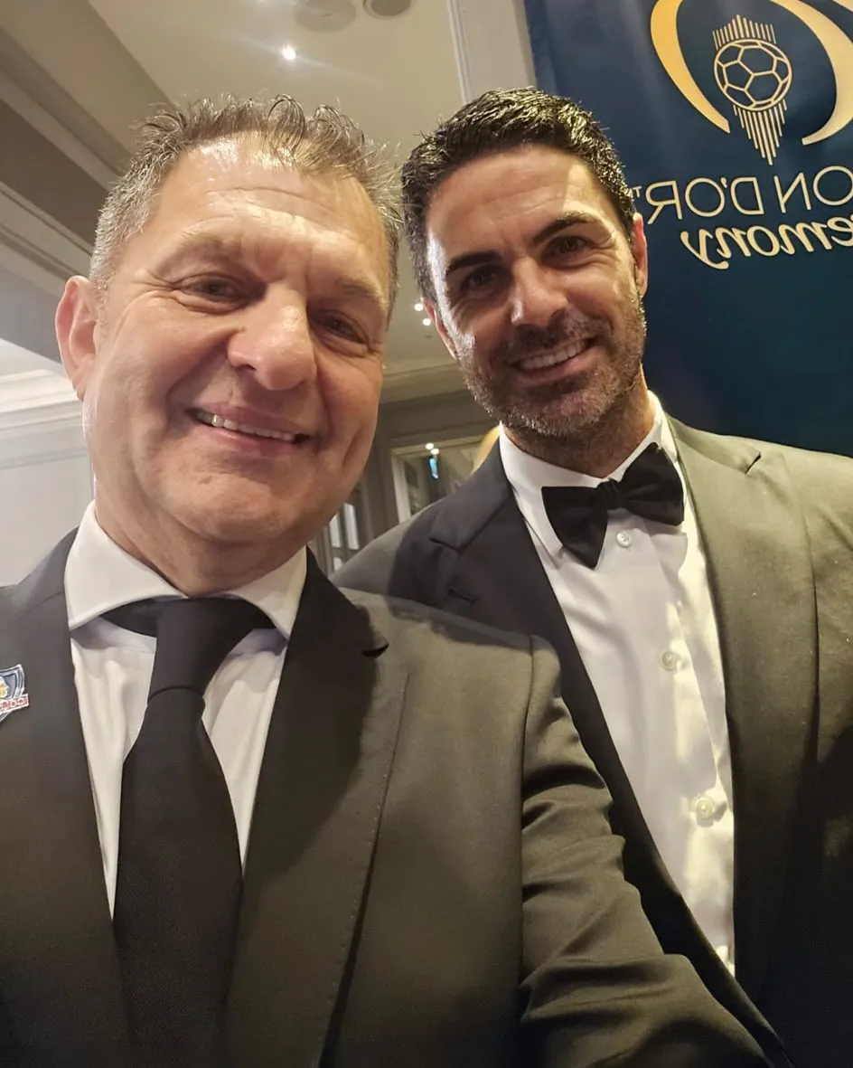 Aníbal Mosa junto a Arteta en el Balón de Oro.